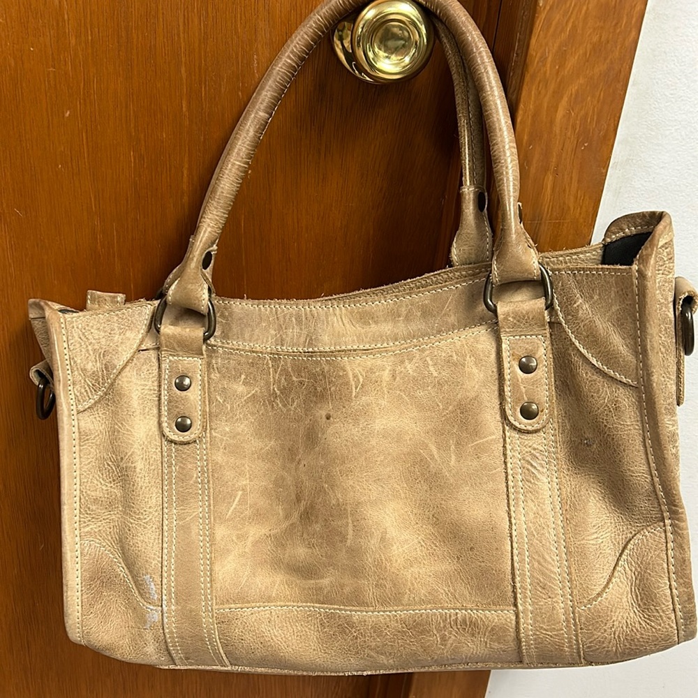 Oak River Handbag. 100% leather. Pure Awesomeness !!